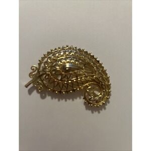 Vintage Vendome Gold Paisley Brooch Stylish Elegance